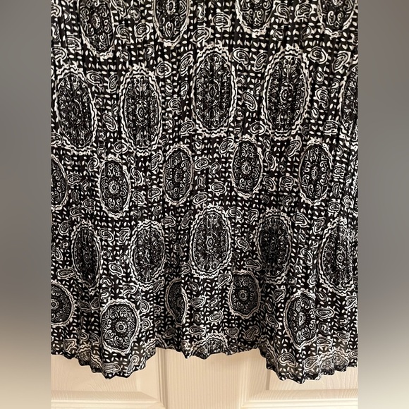 LARRY LEVINE~ BLACK/ WHITE~ BLOUSE~LG - Picture 7 of 8